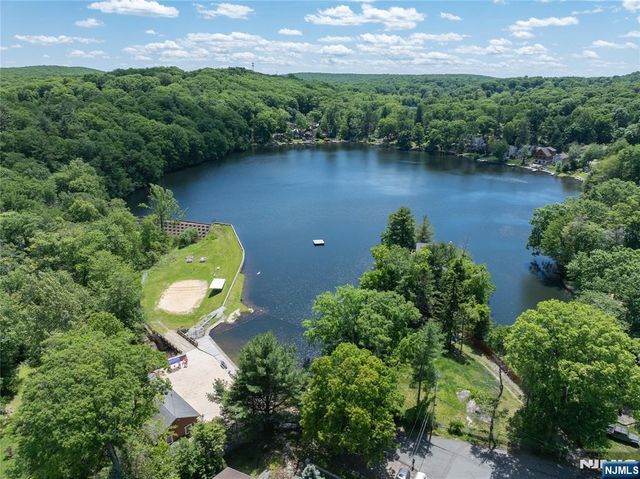 39 Broadway, West Milford, NJ 07480