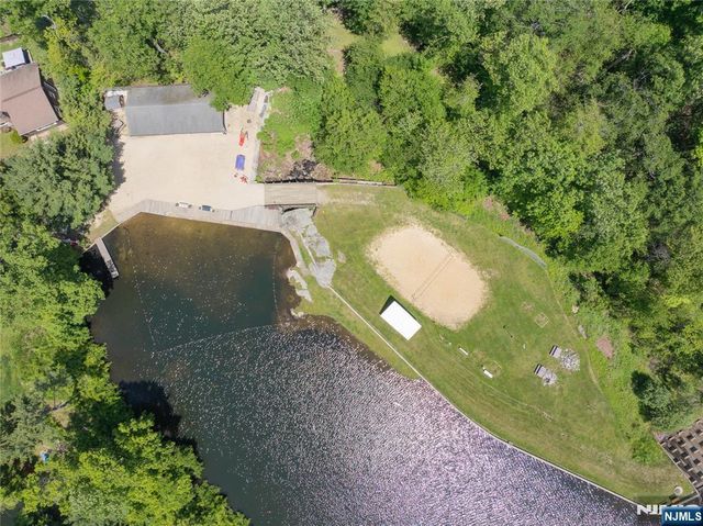 39 Broadway, West Milford, NJ 07480