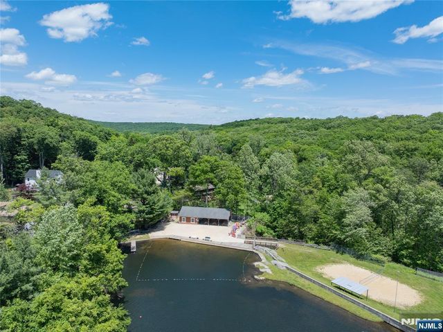 39 Broadway, West Milford, NJ 07480