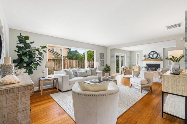 345 15th Avenue, Santa Cruz, CA 95062