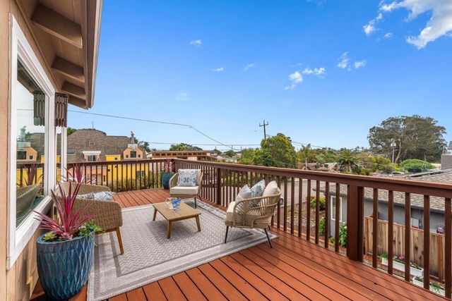 345 15th Avenue, Santa Cruz, CA 95062