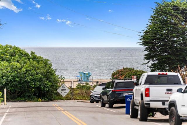 345 15th Avenue, Santa Cruz, CA 95062