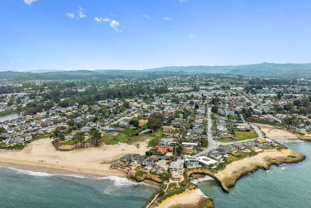 345 15th Avenue, Santa Cruz, CA 95062