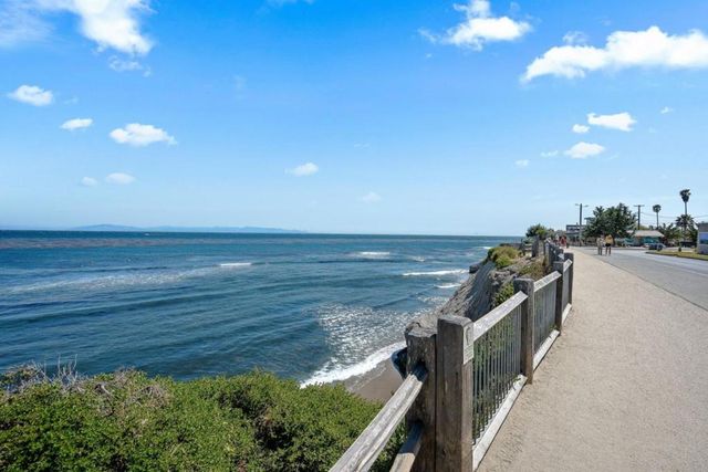 345 15th Avenue, Santa Cruz, CA 95062