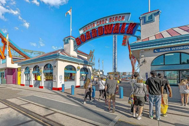 345 15th Avenue, Santa Cruz, CA 95062