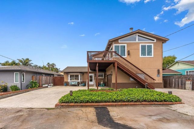 345 15th Avenue, Santa Cruz, CA 95062