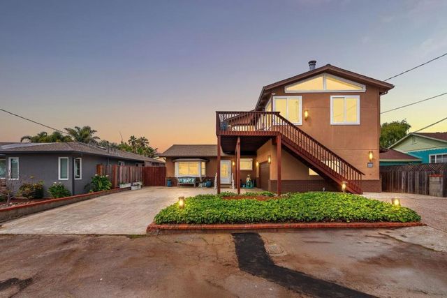 345 15th Avenue, Santa Cruz, CA 95062