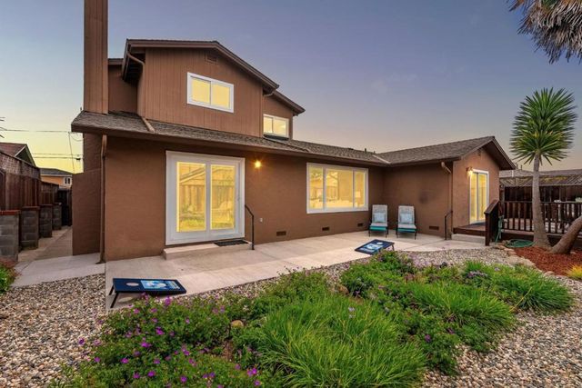 345 15th Avenue, Santa Cruz, CA 95062