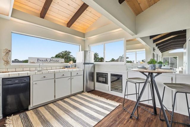 345 15th Avenue, Santa Cruz, CA 95062