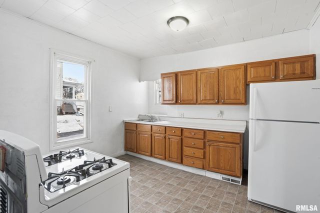 1306 17TH Street, Moline, IL 61265