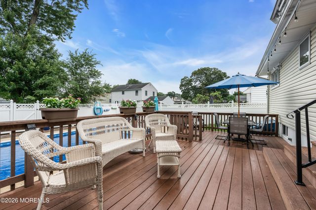 55 Drift Road, Belford, NJ 07718