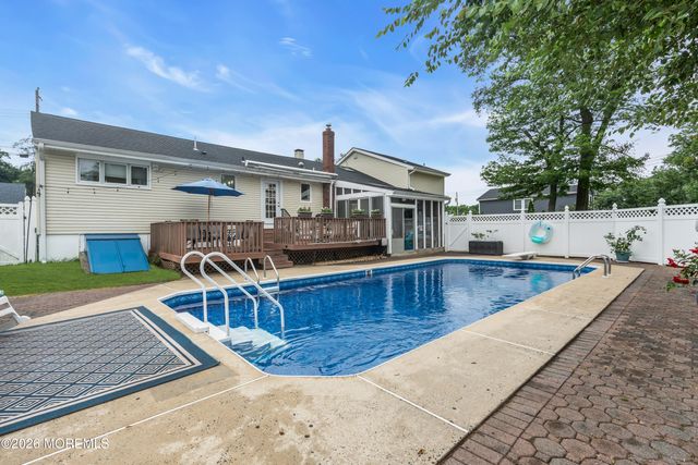 55 Drift Road, Belford, NJ 07718