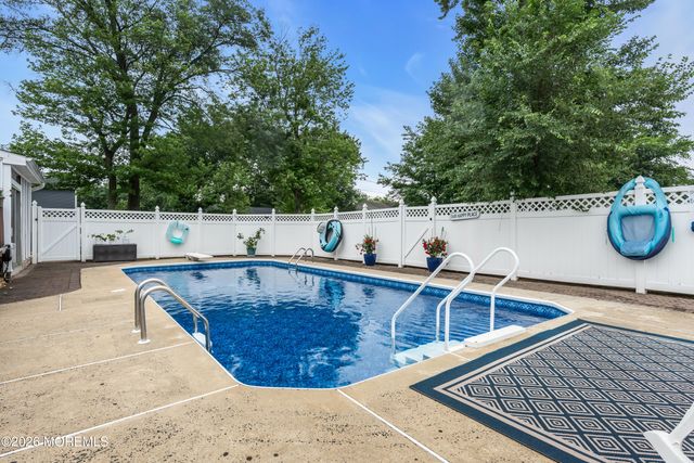 55 Drift Road, Belford, NJ 07718