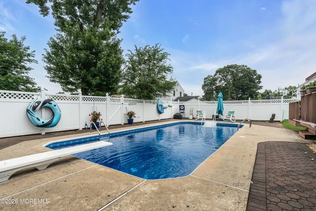 55 Drift Road, Belford, NJ 07718