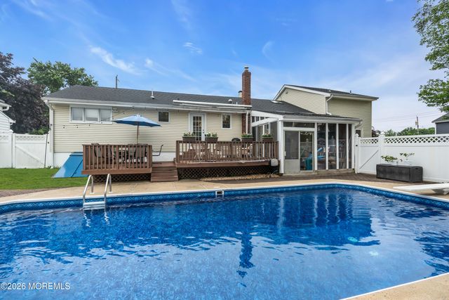 55 Drift Road, Belford, NJ 07718
