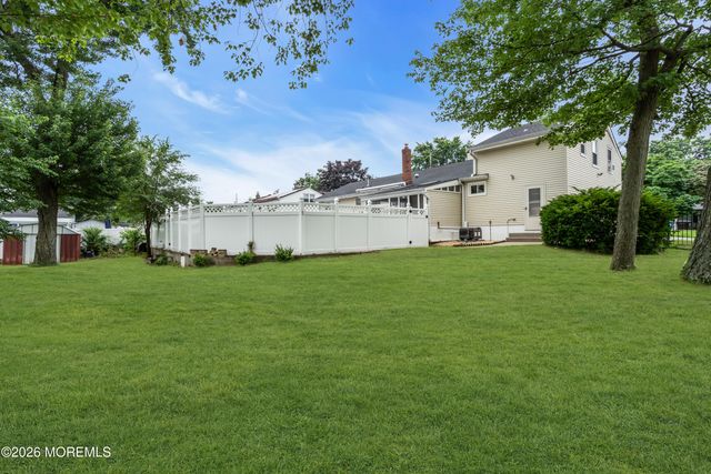 55 Drift Road, Belford, NJ 07718
