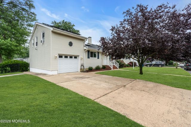 55 Drift Road, Belford, NJ 07718