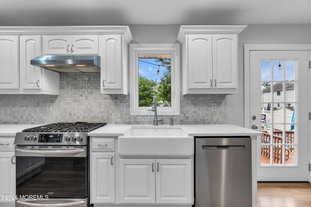 55 Drift Road, Belford, NJ 07718