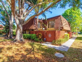 1458 N Lawnwood Circle 24b, Fort Pierce, FL 34950