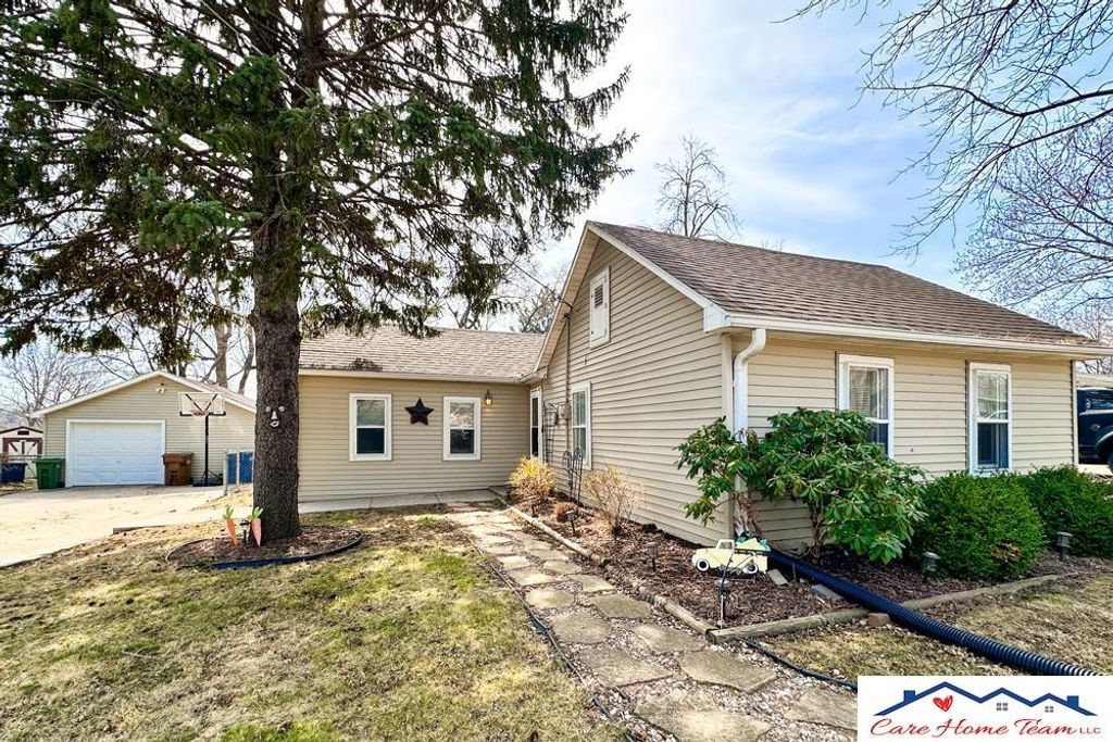 2705 Emiline Street, Bellevue, NE 68147