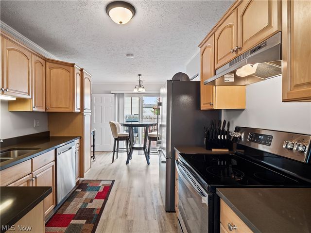 4710 Jaycox Road, Avon, OH 44011