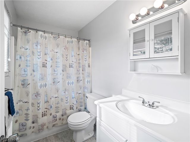 4710 Jaycox Road, Avon, OH 44011