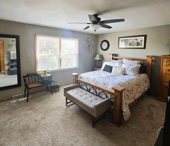 10880 W 7 Mile ROAD, Franksville, WI 53126