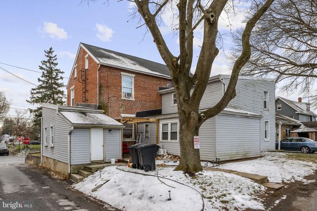 222 E HIGH ST, Manheim, PA 17545