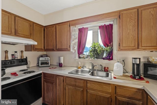 222 E HIGH ST, Manheim, PA 17545