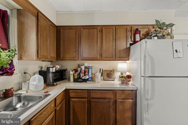 222 E HIGH ST, Manheim, PA 17545