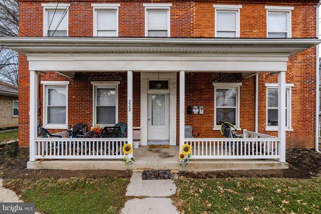 222 E HIGH ST, Manheim, PA 17545