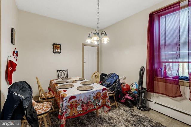 222 E HIGH ST, Manheim, PA 17545