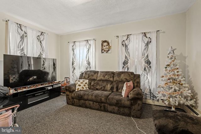 222 E HIGH ST, Manheim, PA 17545