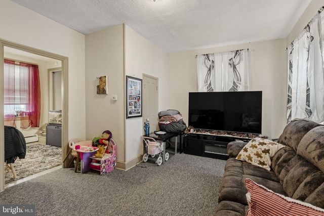 222 E HIGH ST, Manheim, PA 17545