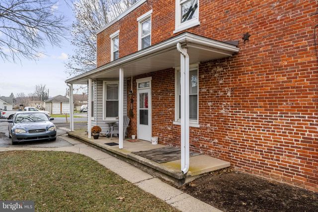 222 E HIGH ST, Manheim, PA 17545