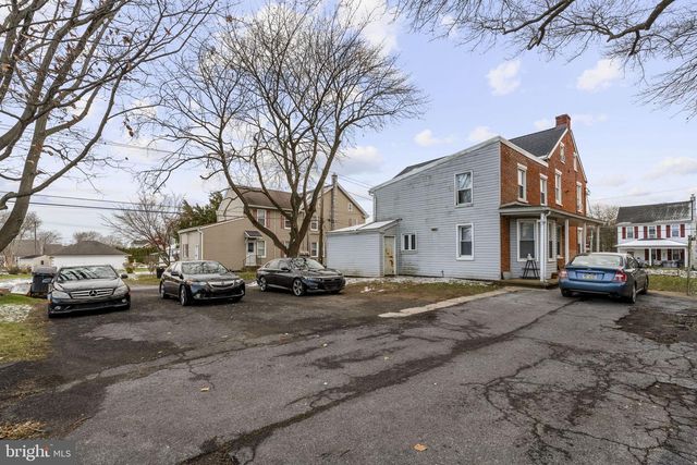 222 E HIGH ST, Manheim, PA 17545