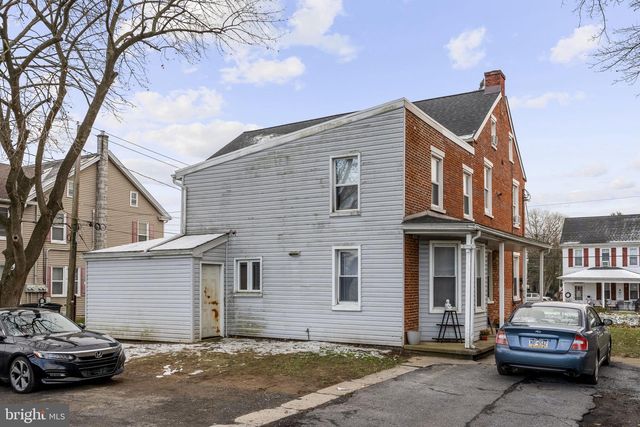 222 E HIGH ST, Manheim, PA 17545