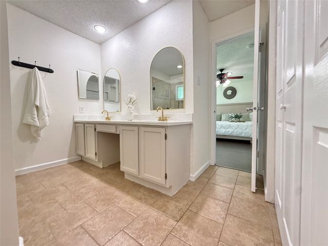 2621 Bayberry Lane, Euless, TX 76039