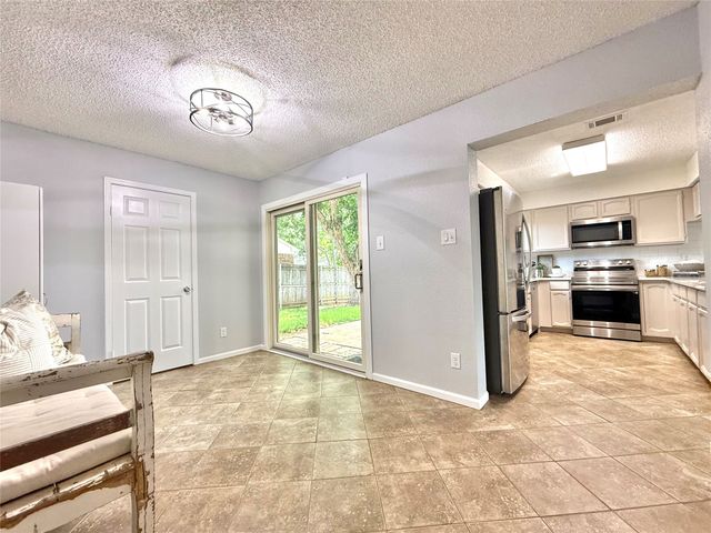 2621 Bayberry Lane, Euless, TX 76039