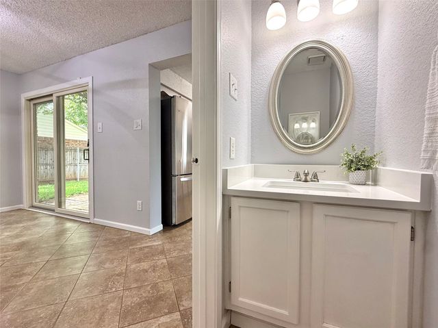 2621 Bayberry Lane, Euless, TX 76039