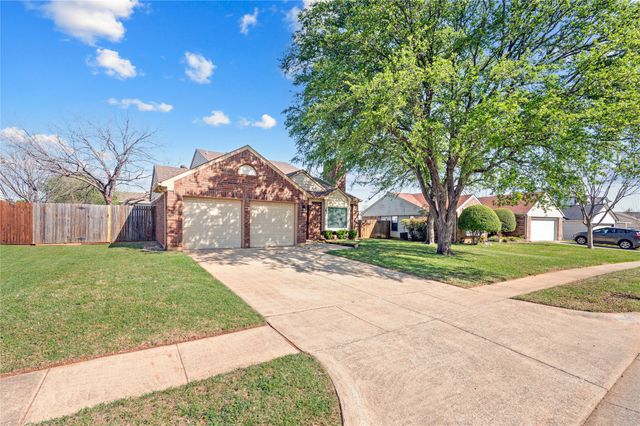 2621 Bayberry Lane, Euless, TX 76039