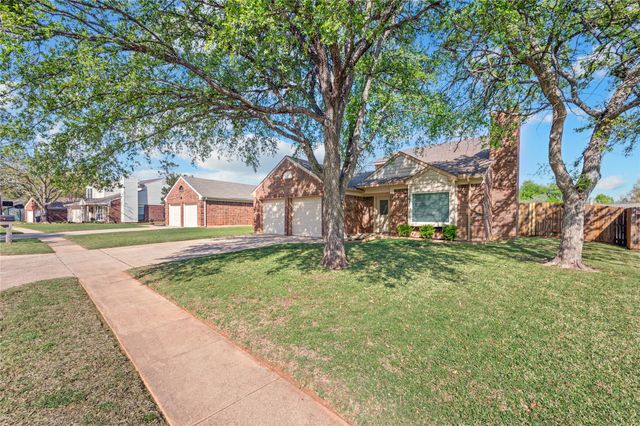 2621 Bayberry Lane, Euless, TX 76039