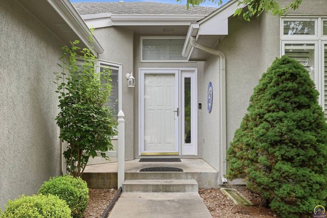 3948 SW Stonybrook DR, Topeka, KS 66610