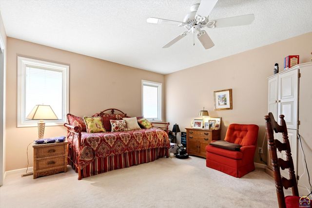 3948 SW Stonybrook DR, Topeka, KS 66610