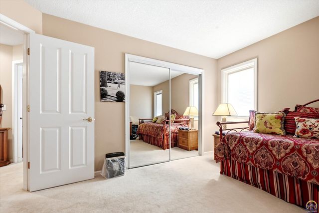 3948 SW Stonybrook DR, Topeka, KS 66610