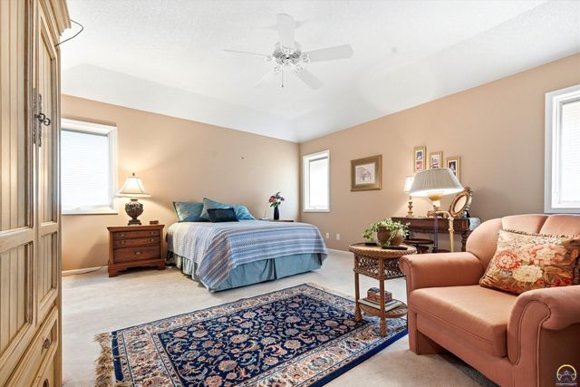 3948 SW Stonybrook DR, Topeka, KS 66610