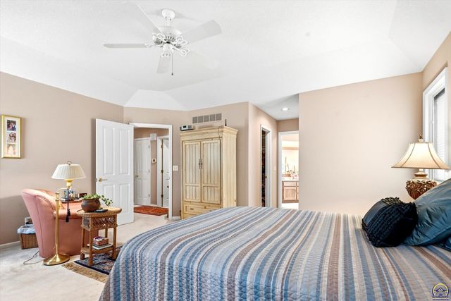 3948 SW Stonybrook DR, Topeka, KS 66610
