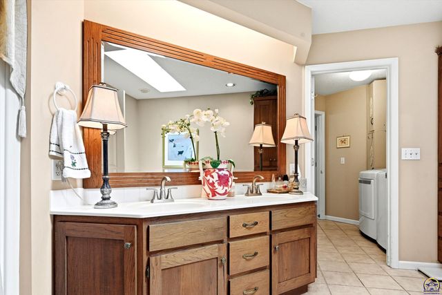 3948 SW Stonybrook DR, Topeka, KS 66610