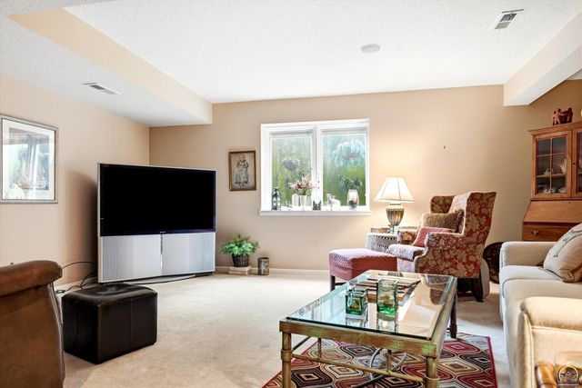 3948 SW Stonybrook DR, Topeka, KS 66610