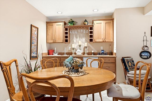 3948 SW Stonybrook DR, Topeka, KS 66610